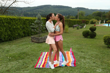 eveline dellai lesbian. Photo #5