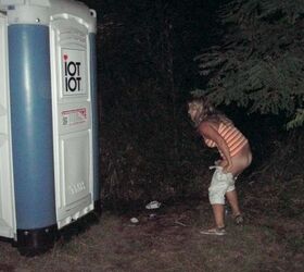 elsa jean urinate. Photo #1