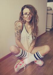 marvelous hipster chick. Photo #2