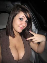 amateur cleavage. Photo #1