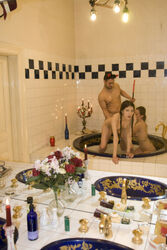 naked girls in a tub. Photo #2